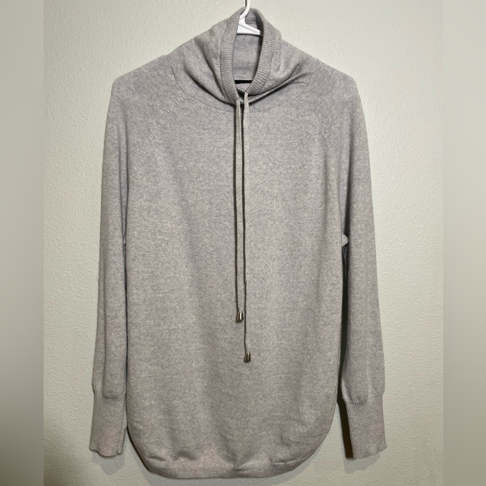 Cynthia Rowley 100% Extra Fine Merino Wool Light Gray Sweater. Size M